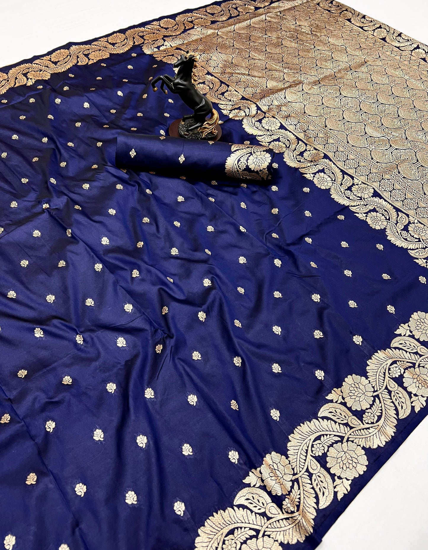 Takshashila Paithani