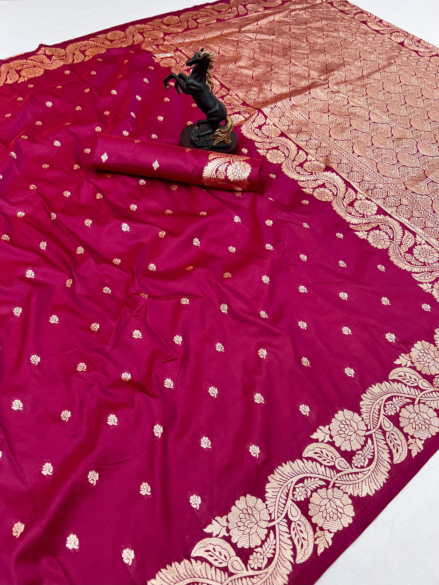 Takshashila Paithani