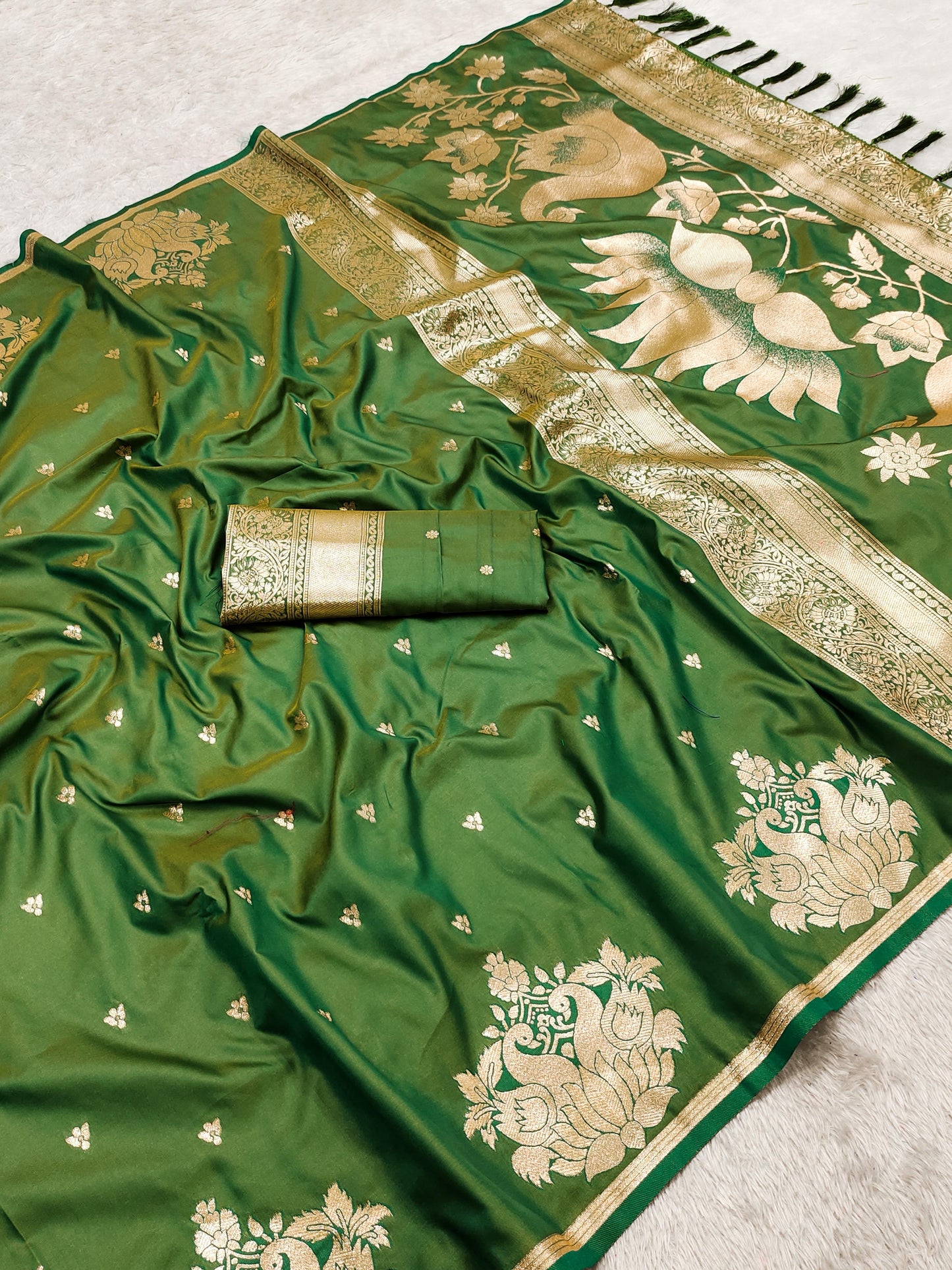 Soft banarasi silk weaving blouse piece with sleeve border
