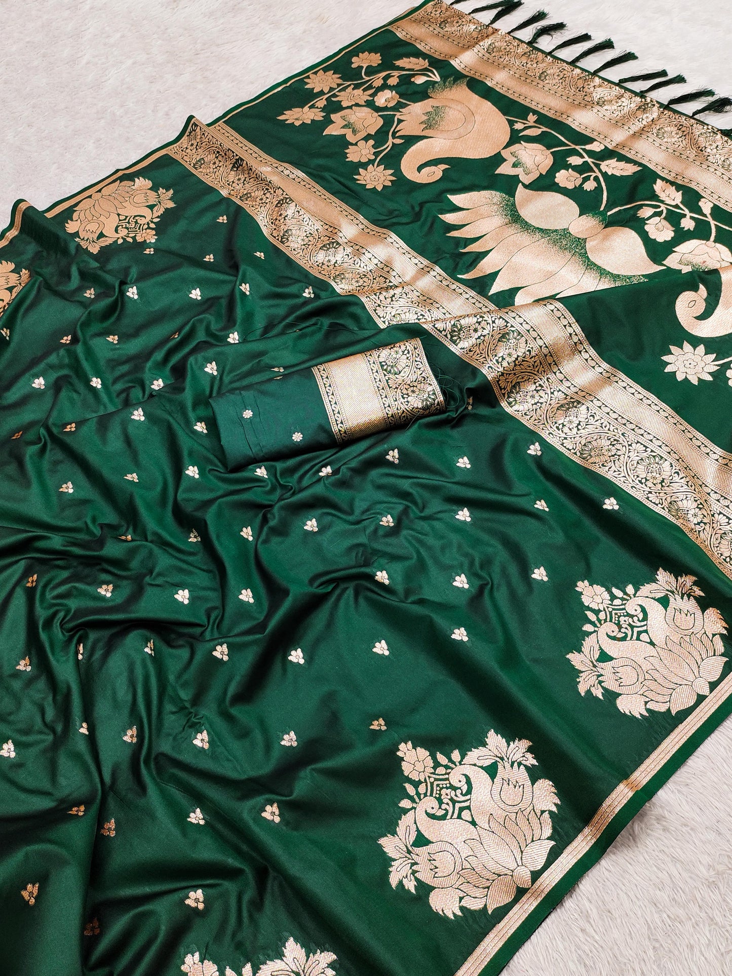 Soft banarasi silk weaving blouse piece with sleeve border