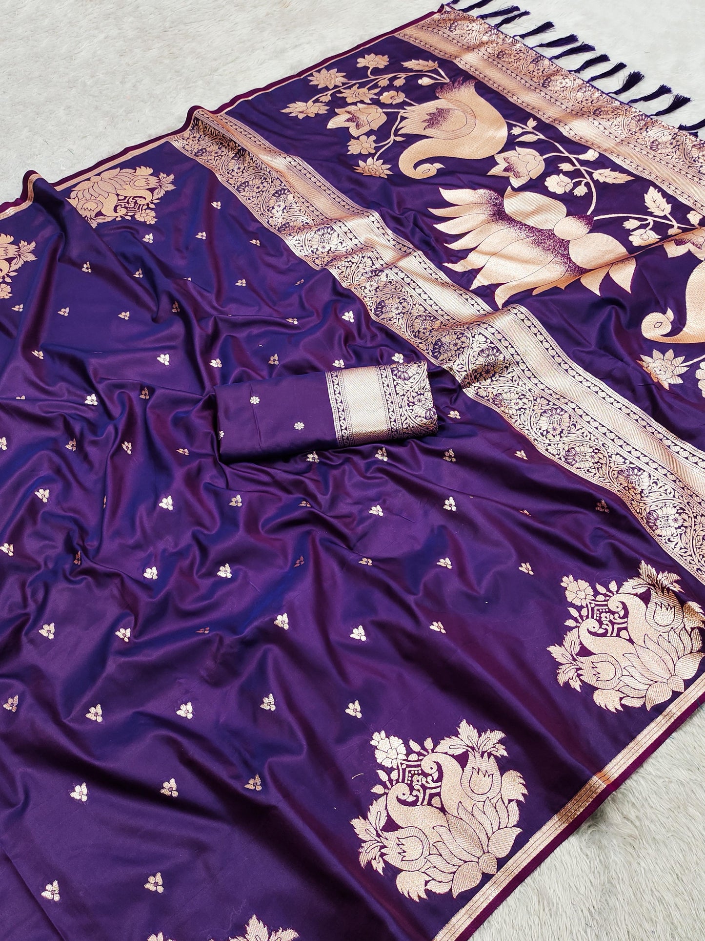 Soft banarasi silk weaving blouse piece with sleeve border