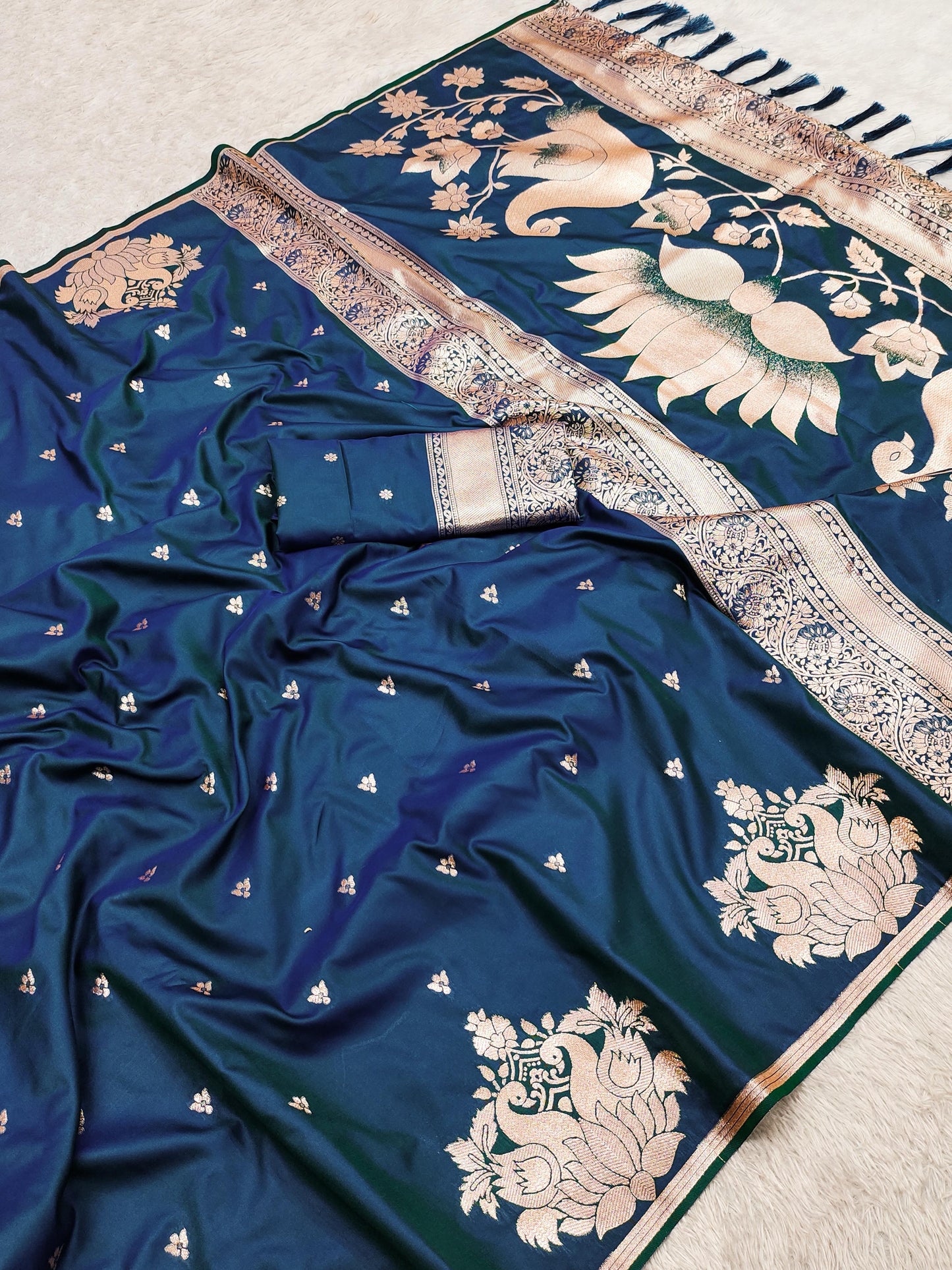 Soft banarasi silk weaving blouse piece with sleeve border