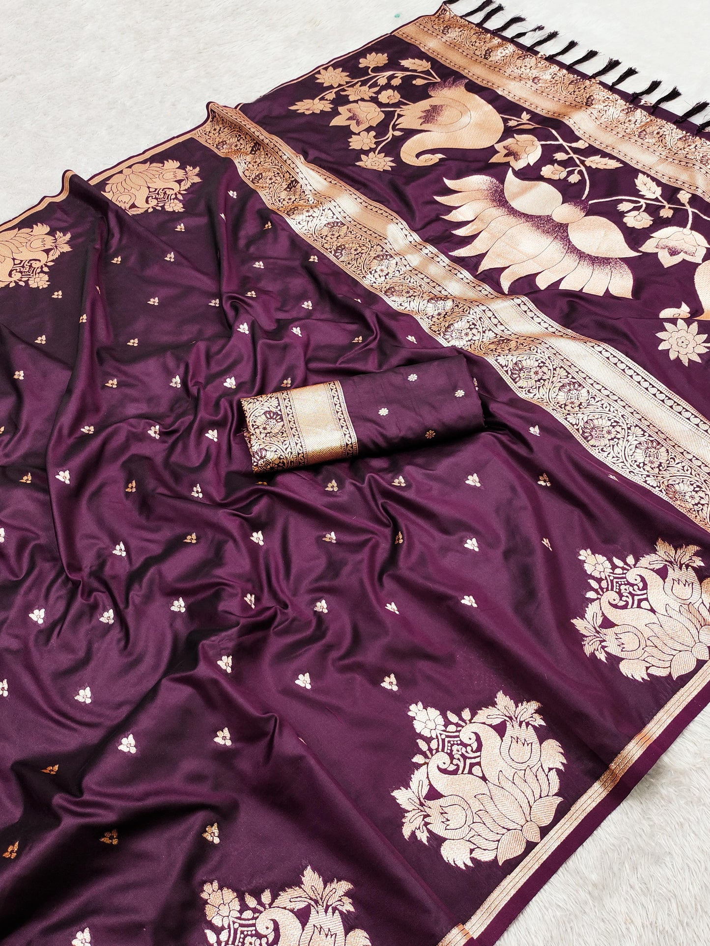 Soft banarasi silk weaving blouse piece with sleeve border
